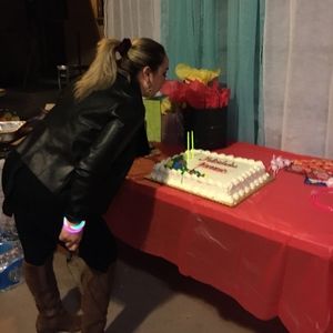 Meet your Posher, Macarena